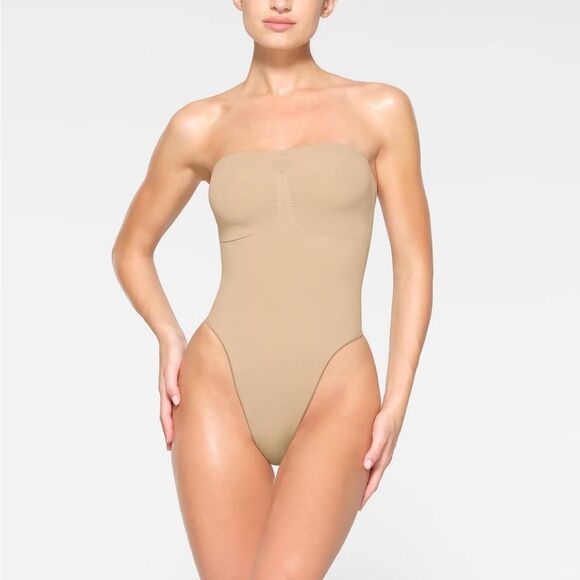Skims Seamless Sculpt Strapless Thong Bodysuit In Clay Size S NWOT - Picture 2 of 6